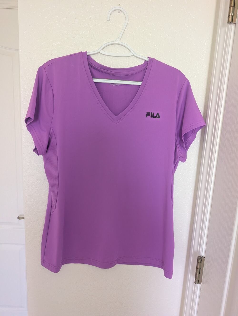 FILA SPORT Womans Purple XL Athletic V-Neck Stretch Tee/Top ,Athleisure